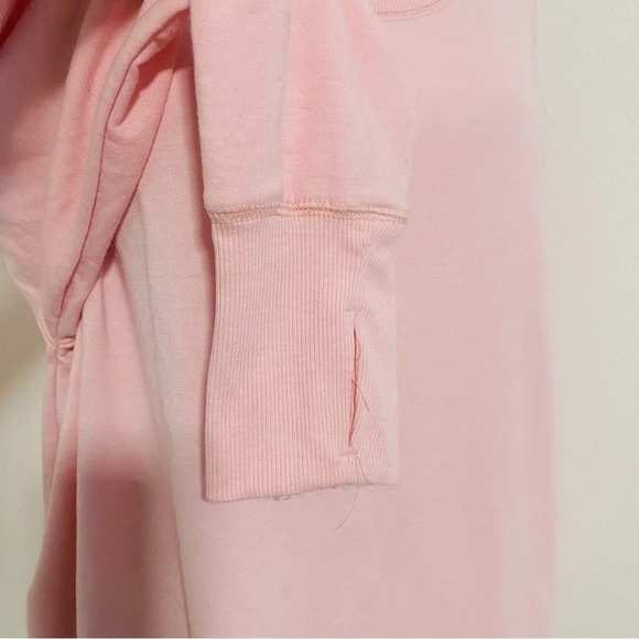 Avia Women’s Pink XL (16-18) Blouse Thumb Holes Scoop Neck Relaxed Comfy EUC - Picture 2 of 9